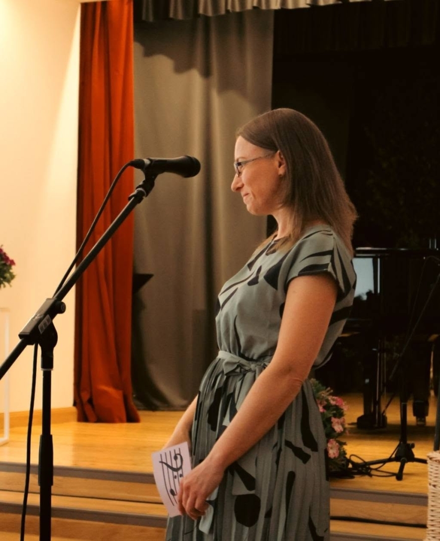 Skolotāja Alise
